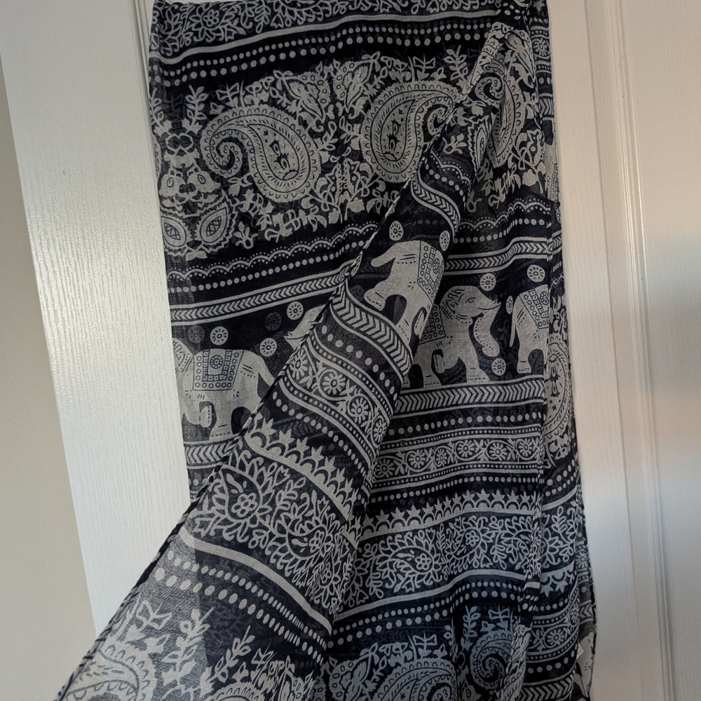 Beautiful Elephant Scarf - Picture 4 of 8